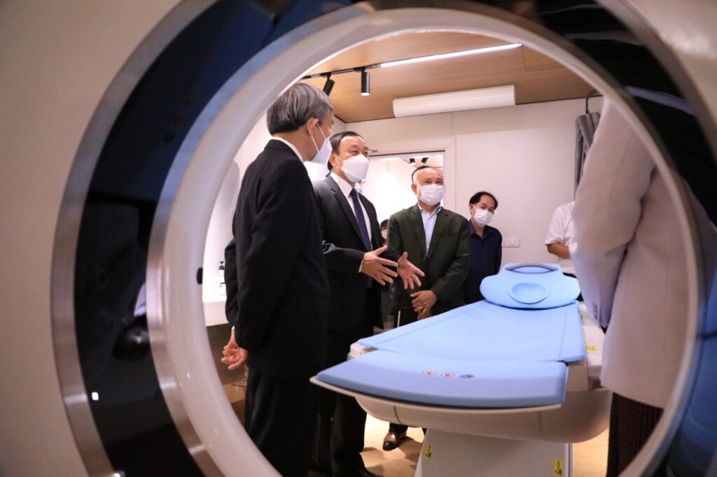 ມອບເຄື່ອງ CT Scanner  ມູນຄ່າ 6 ແສນກວ່າໂດລາໃຫ້ແກ່ໂຮງໝໍມິດຕະພາບ ເພື່ອບົ່ງມະຕິ ແລະ ປິ່ນປົວໃຫ້ມີປະສິດທິຜົນ -                    1024x682 - ມອບເຄື່ອງ CT Scanner  ມູນຄ່າ 6 ແສນກວ່າໂດລາໃຫ້ແກ່ໂຮງໝໍມິດຕະພາບ ເພື່ອບົ່ງມະຕິ ແລະ ປິ່ນປົວໃຫ້ມີປະສິດທິຜົນ