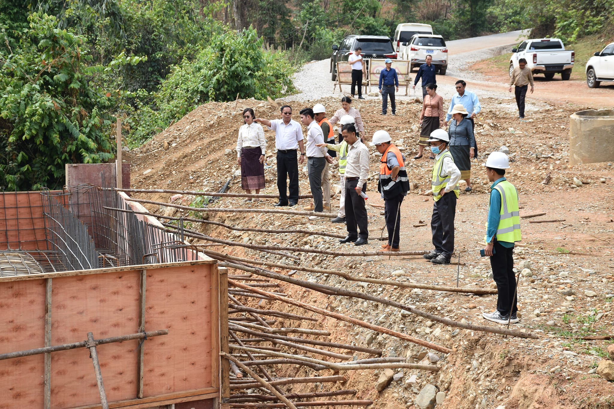 ຄະນະຮັບຜິດຊອບໂຄງລ່າງພື້ນຖານເພື່ອສົ່ງເສີມການທ່ອງທ່ຽວ ເມືອງວັງວຽງຕິດຕາມຊຸກຍູ້ ແລະ ກວດກາວຽກກໍ່ສ້າງໂຄງລ່າງພື້ນຖານ - 4811 - ຄະນະຮັບຜິດຊອບໂຄງລ່າງພື້ນຖານເພື່ອສົ່ງເສີມການທ່ອງທ່ຽວ ເມືອງວັງວຽງຕິດຕາມຊຸກຍູ້ ແລະ ກວດກາວຽກກໍ່ສ້າງໂຄງລ່າງພື້ນຖານ