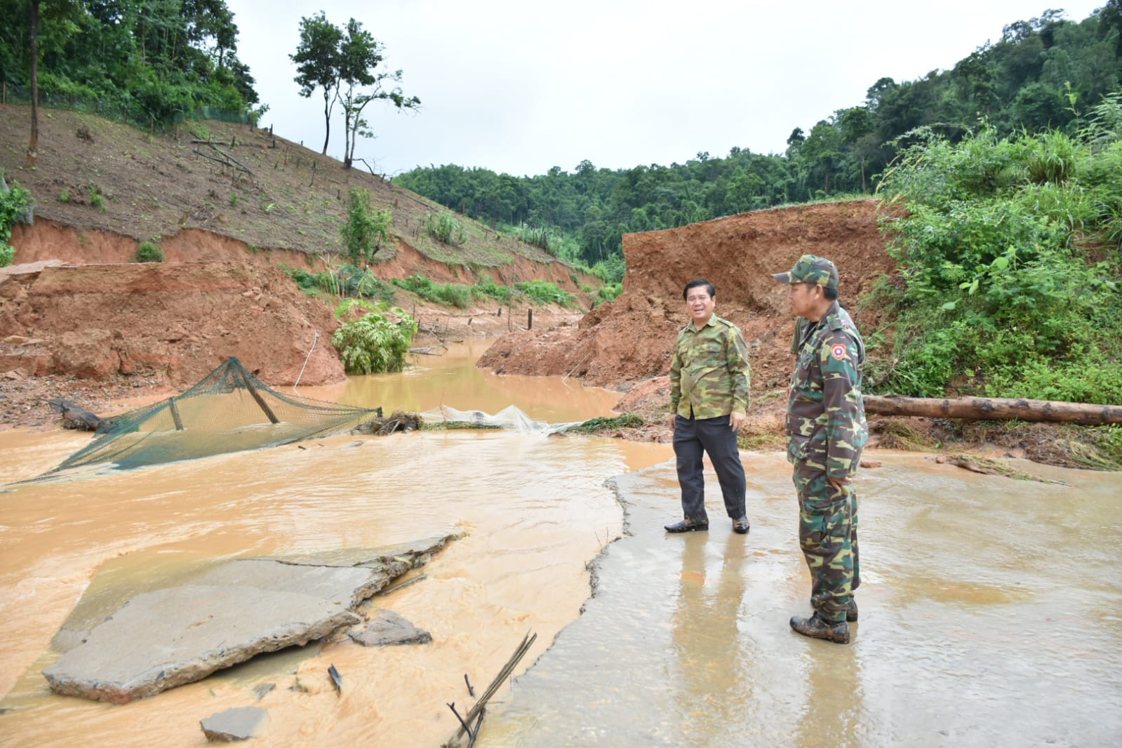 ຮອງເຈົ້າເມືອງໆປາກລາຍ ຕິດຕາມຜົນກະທົບຈາກນ້ຳປ່າໄຫລຊຸເຂດກຸ່ມບ້ານພັດທະນາບຸ່ງມ່າ-ຕາກແດດ - 3865222 - ຮອງເຈົ້າເມືອງໆປາກລາຍ ຕິດຕາມຜົນກະທົບຈາກນ້ຳປ່າໄຫລຊຸເຂດກຸ່ມບ້ານພັດທະນາບຸ່ງມ່າ-ຕາກແດດ