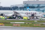 ເຮືອບິນ Qatar Airways ຕົກຫລຸມອາກາດ ມີຜູ້ບາດເຈັບ 12 ຄົນ