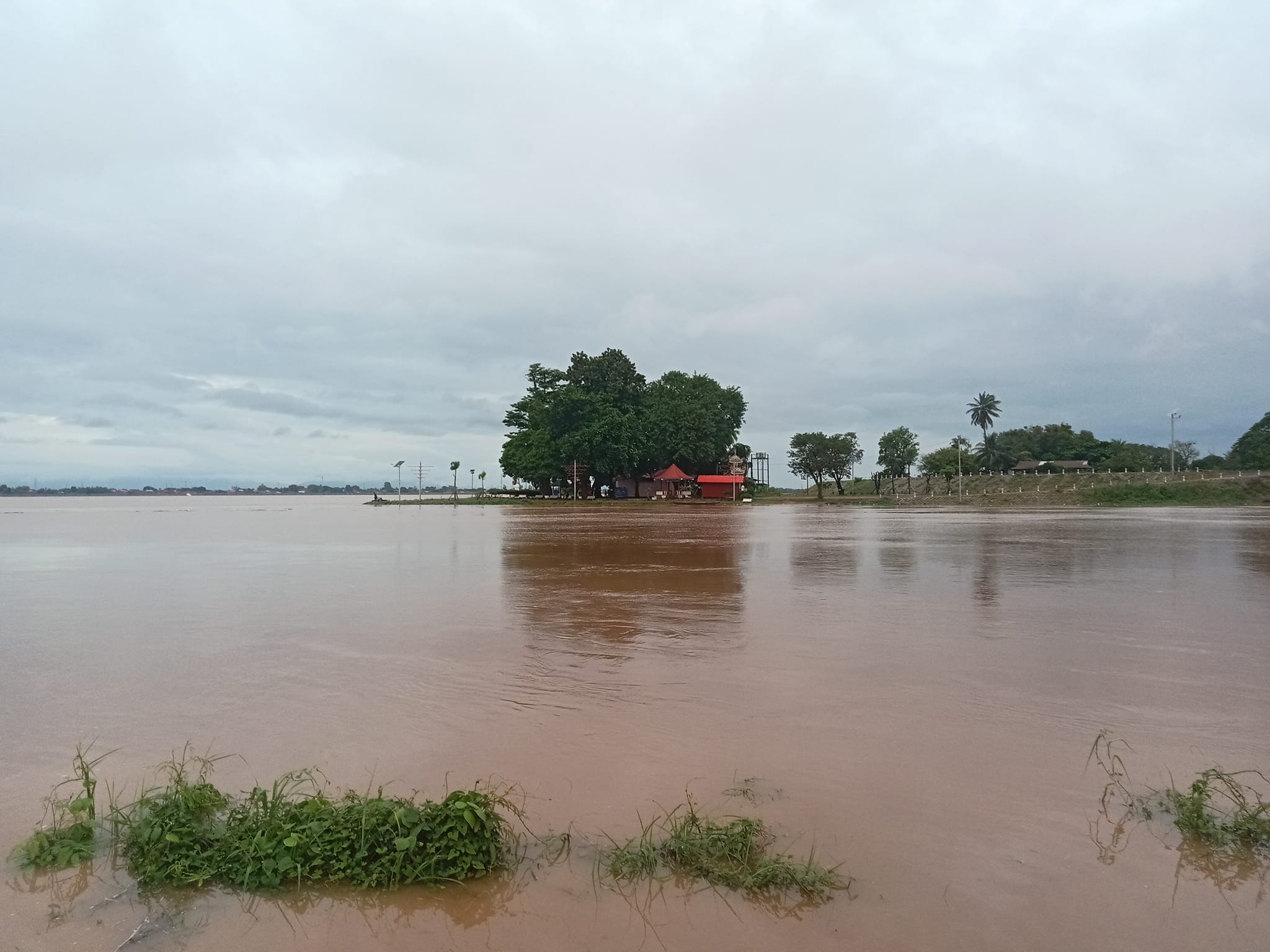 ອຸຕຸເຕືອນ! ລະດັບນໍ້າແມ່ນໍ້າຂອງປາກເຊ, ເຊຈໍາພອນ ແລະ ເຊບັ້ງໄຟ ເພີ່ມຂຶ້ນສູງອາດຈະເກີດນ້ຳຖ້ວມ - 104777 - ອຸຕຸເຕືອນ! ລະດັບນໍ້າແມ່ນໍ້າຂອງປາກເຊ, ເຊຈໍາພອນ ແລະ ເຊບັ້ງໄຟ ເພີ່ມຂຶ້ນສູງອາດຈະເກີດນ້ຳຖ້ວມ