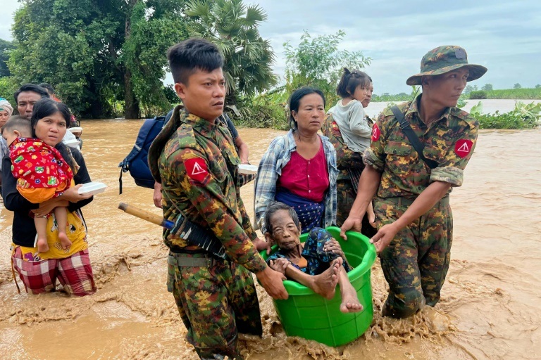 ນ້ຳຖ້ວມໃຫຍ່ຢູ່ມຽນມາມີຜູ້ເສຍຊີວິດແລ້ວ 30 ກວ່າຄົນ ລັດຖະບານຂໍໃຫ້ນາໆຊາດຊ່ວຍເຫລືອ - 111 8 - ນ້ຳຖ້ວມໃຫຍ່ຢູ່ມຽນມາມີຜູ້ເສຍຊີວິດແລ້ວ 30 ກວ່າຄົນ ລັດຖະບານຂໍໃຫ້ນາໆຊາດຊ່ວຍເຫລືອ